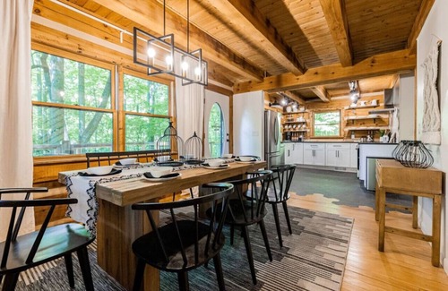 Asheville Cabin | Luxury Log Cabin *Waterfall*Hot Tub*Firepit*Hiking