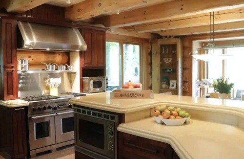 Mulmur House | Luxury Loghouse in the woods
