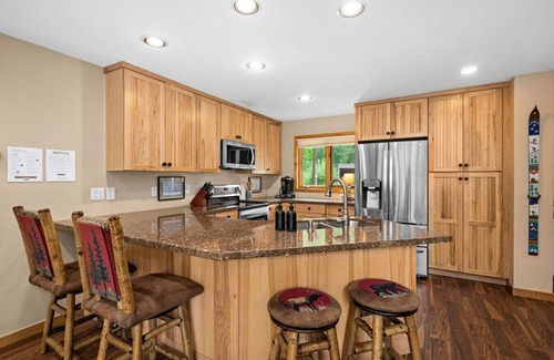 Lutsen Apartment | Luxury Lutsen Ski In Out Retreat Sleeps 14