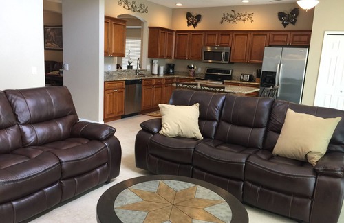 Lake Berkley Villa | Luxury magnificent South Facing Pool/Spa Lakefront View Free WiFi Game Room