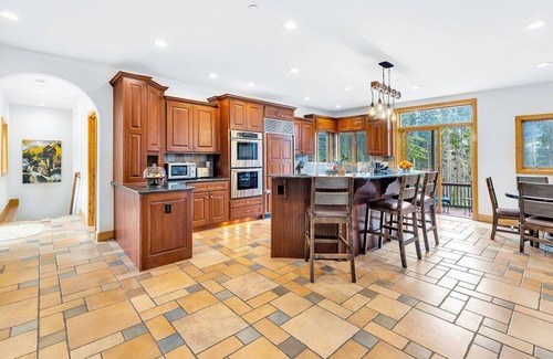 Breckenridge House | Luxury Majestic Lodge w/Hot Tub | Breck