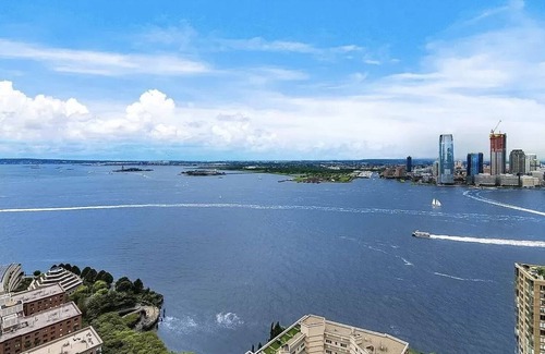 Battery Park City Apartment | Luxury Manhattan Condo 3 Month Minimum Stay