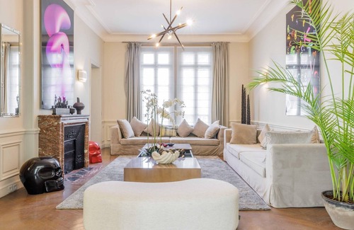Neuilly-sur-Seine Apartment | Luxury Mansion with Garden in Heart of Neuilly