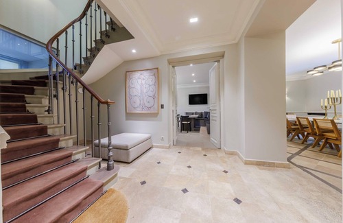 Neuilly-sur-Seine Apartment | Luxury Mansion with Garden in Heart of Neuilly