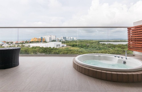 La Boquilla Apartment | Luxury Martinique Condo w/ Jacuzzi - Las Americas
