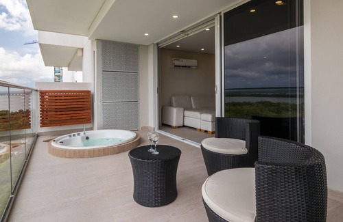 La Boquilla Apartment | Luxury Martinique Condo w/ Jacuzzi - Las Americas