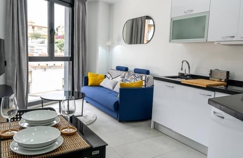 Torremolinos Apartment | Luxury Meets Convenience: Contemporary Apartment in the Heart of Torremolinos