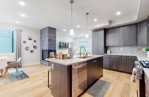 Fort Collins House | Luxury Mid-Century Modern Home w/Rooftop, Gym, Tubes, Snorkeling gear