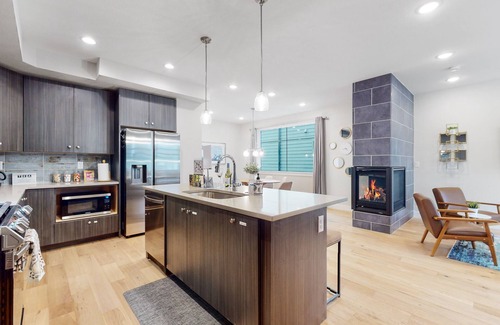 Fort Collins House | Luxury Mid-Century Modern Home w/Rooftop, Gym, Tubes, Snorkeling gear