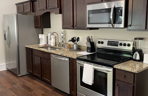 Macon Condo | LUXURY MODERN 1 BED LOFT WITH PARKING