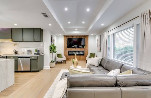 Atlanta House | Luxury Modern, City Stay Getaway-minutes from Downtown