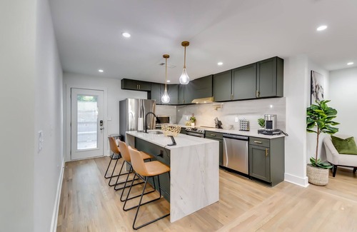 Atlanta House | Luxury Modern, City Stay Getaway-minutes from Downtown