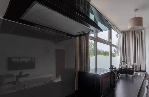 Chapeltown Apartment | Luxury modern flat close to city free parking