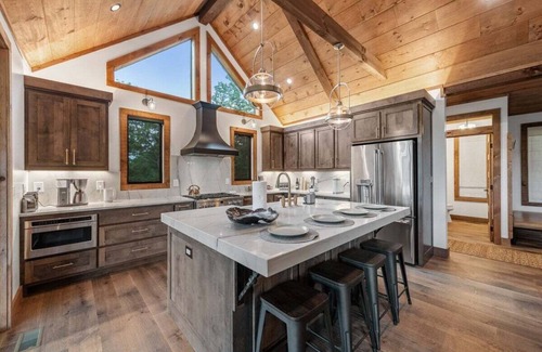 Ellijay Cabin | Luxury Modern - Rustic Cabin featuring AMAZING mountain views