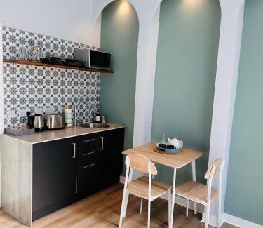 Bonnington Apartment | Luxury Modern Studio l Central Edinburgh l Pet Friendly