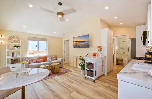 Townsite House | Luxury Monarch Estate – 3 Units | A/C | Walk to Beach, Pier & Dining