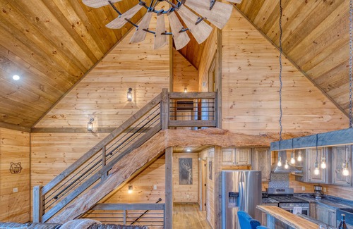 Blue Ridge Cabin | Luxury mountain/lake view cabin in Blue Ridge