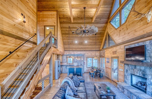 Blue Ridge Cabin | Luxury mountain/lake view cabin in Blue Ridge