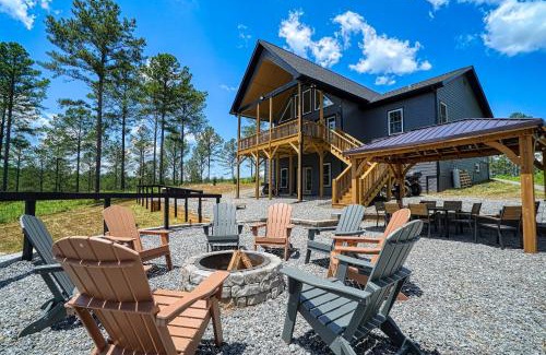 Ellijay House | Luxury Mountain Lodge, Pickleball court, Sleep 16