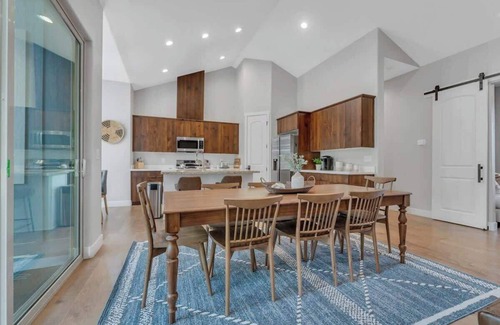 Williams House | Luxury Mountain Retreat with studio apartment