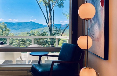 Black Mountain House | Luxury mountain home with hot tub, theater, pool table & million dollar views