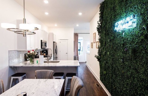 Hillsboro West End House | Luxury Nashville Haven with Rooftop Views