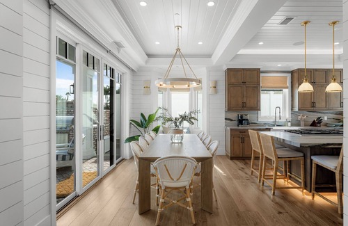 Beach Barber Tract House | Luxury New Build @ Windansea Beach- AC, Fire Pit, 2-Car Parking