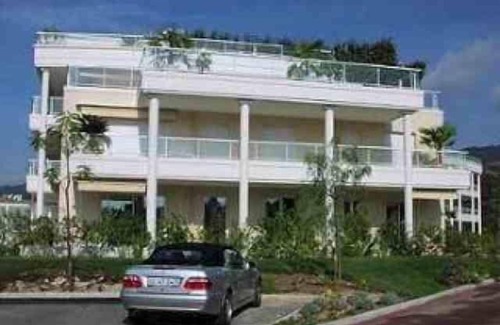 Mandelieu-La-Napoule Apartment | LUXURY NEWRENOWATED 2 BED APARTMENT WITH LARGE TERRACE & CLOSE TO SWIMMING POOL