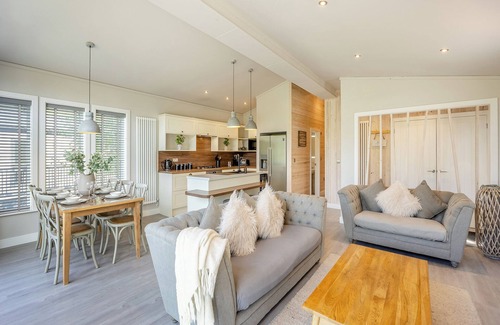 Woodhall Spa Ski Chalet | Luxury new Lakeside lodge with spacious and open plan living and kitchen area.