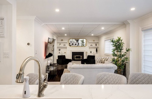 Fisherville House | Luxury Newly Renovated 4 Bedroom