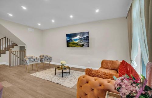Niagara Falls Apartment | Luxury Niagara 3 Bdr Townhouse/Garage