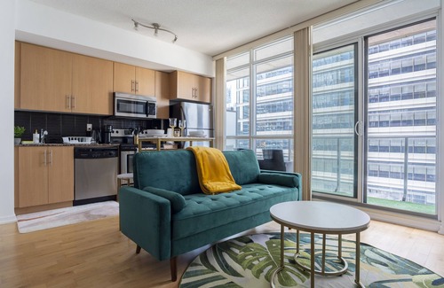 Central Waterfront Condo | Luxury Oasis In Downtown Toronto next to CN Tower/Scotiabank Arena