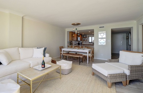 Wrightsville Beach Condo | Luxury Oceanfront Couples Retreat- Station 1 Top Floor, Newly Renovated