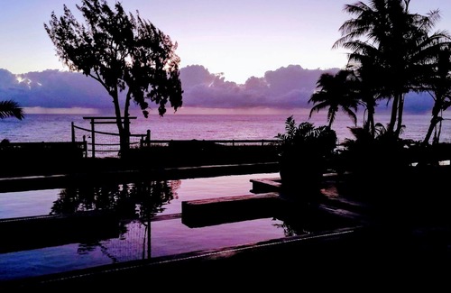 Hakalau House | Luxury Oceanfront Apartment Gated Cliffside Estate - Solar - Beach 10m walk