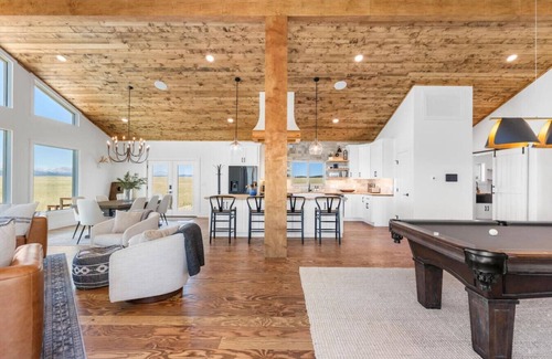 Fairplay Apartment | Luxury Off-Grid Lodge | Views, Games, Pet Friendly