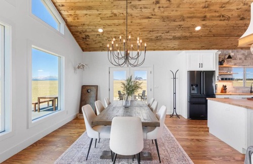 Fairplay Apartment | Luxury Off-Grid Lodge | Views, Games, Pet Friendly