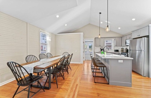Saratoga Springs House | Luxury on Lincoln by Saratoga Stays