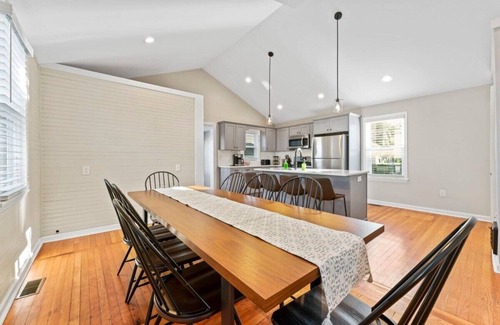 Saratoga Springs House | Luxury on Lincoln by Saratoga Stays