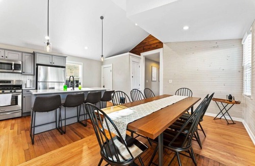 Saratoga Springs House | Luxury on Lincoln by Saratoga Stays