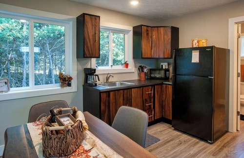 Williamsburg Apartment | Luxury on the Edge of Traverse City - 6