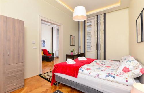 Terezvaros Apartment | Luxury Opera Apartment