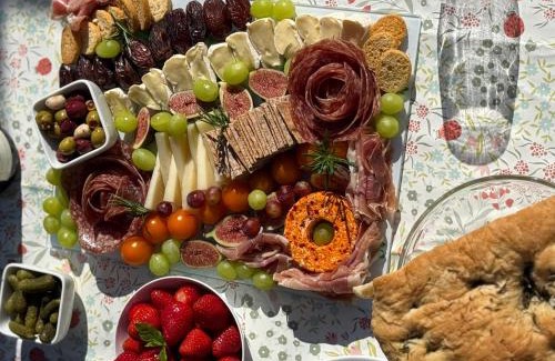 Bognor Regis Villa | Luxury pair of Georgian apartments, hot tub, sea views, sleeps 12