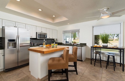 Palm Desert Condo | Luxury Palm Desert Condo: Pool & Mountain Views