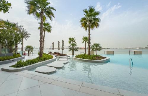 Palm Jumeirah Apartment | Luxury Palm Escape & Elegant 2BR with Balconies