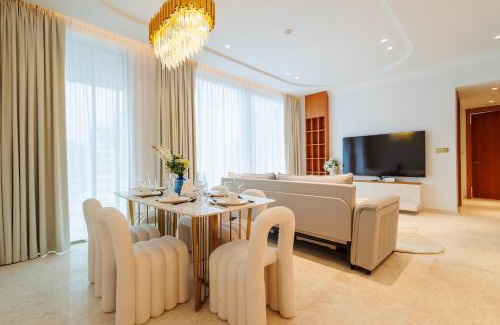 Palm Jumeirah Apartment | Luxury Palm Escape & Elegant 2BR with Balconies