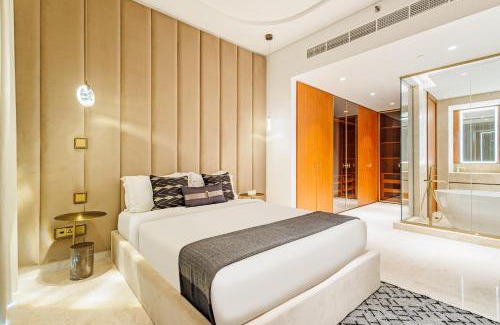 Palm Jumeirah Apartment | Luxury Palm Escape & Elegant 2BR with Balconies