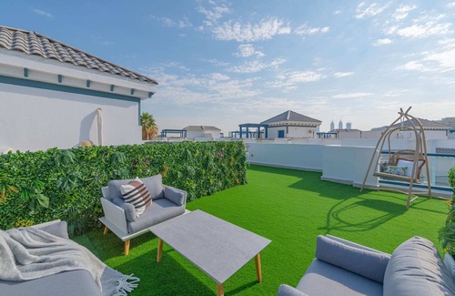 Palm Jumeirah Villa | Luxury Palm Villa with Rooftop Garden, Pool, Beach
