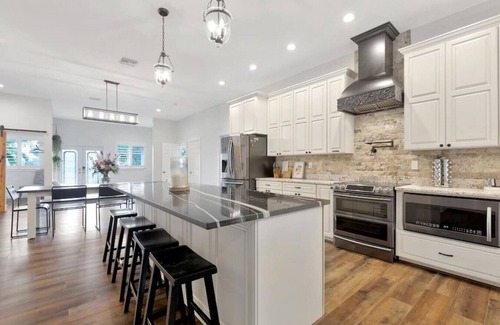 St. Petersburg - Clearwater House | Luxury Paradise - Resort style Heated Pool and Spa