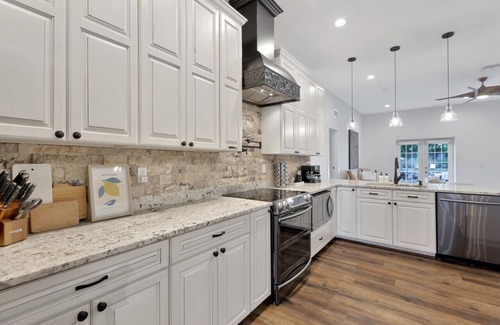 St. Petersburg - Clearwater House | Luxury Paradise - Resort style Heated Pool and Spa