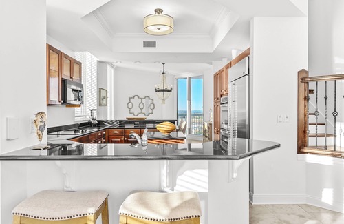 Destin Condo | Luxury Penthouse at Silver Beach Towers!